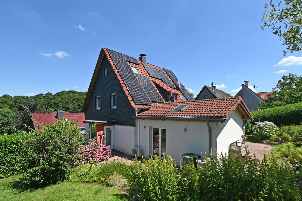 Thumbnail-Perfektes Familienparadies mit Garten & Garage! Energieeffizientes, freist. EFH in Waldrandlage