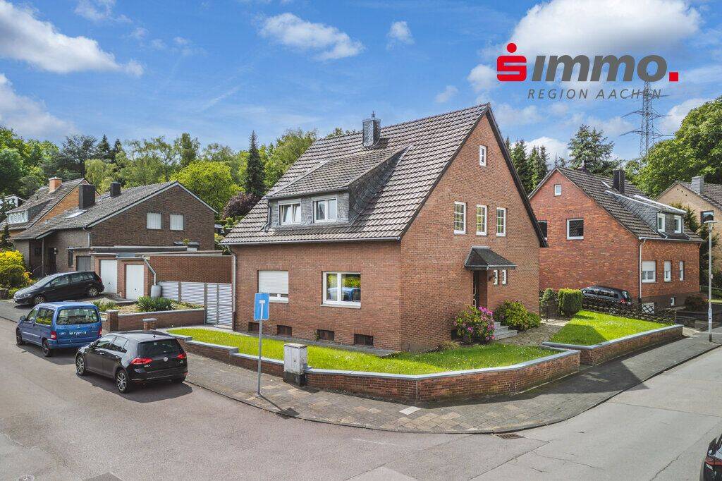 Thumbnail-Freistehendes Zweifamilienhaus mit Garten, Balkon und 2 Garagen in bevorzugter Wohnlage am Rande des Zentrums