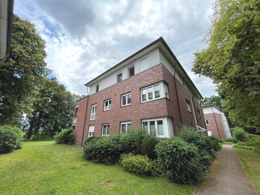 Thumbnail-Verkaufsangebot für eine vermietete 3 Zimmer Penthouse-Wohnung - rechte Seite, im 2OG, ca. 83,56 m² Wohnfläche, Eichenhöhe 4c in 21073 Hamburg-Harburg