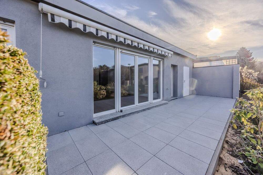 Thumbnail-Modernes Reihenendhaus im Bungalowstil mit großem Garten und Garage - vollständig renoviert!