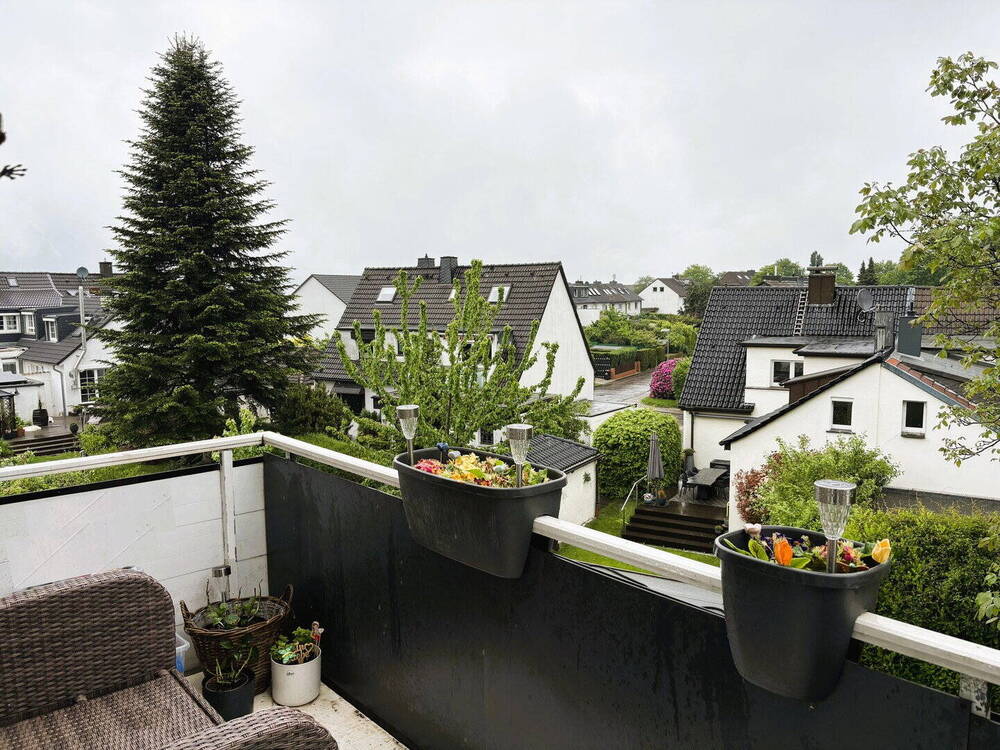 Thumbnail-Kernsanierte Dachgeschosswohnung- Südbalkon & 2-Einheiten-Potenzial in Essen-Haarzopf