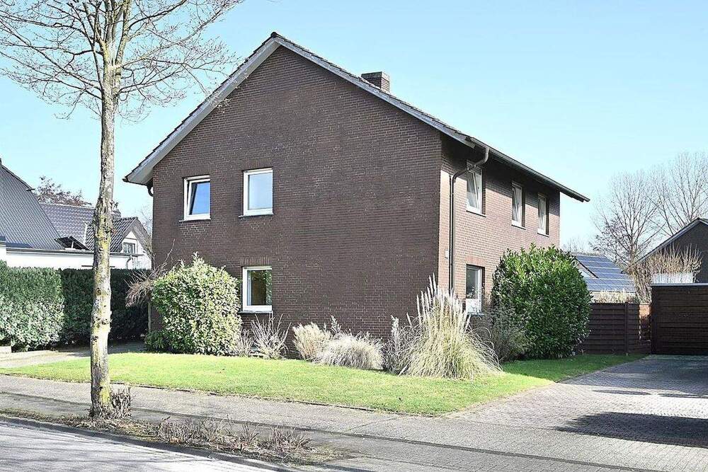 Thumbnail-Großes Einfamilienhaus mit großer Garage und Vollkeller in Dülmen provisionsfrei zu verkaufen!