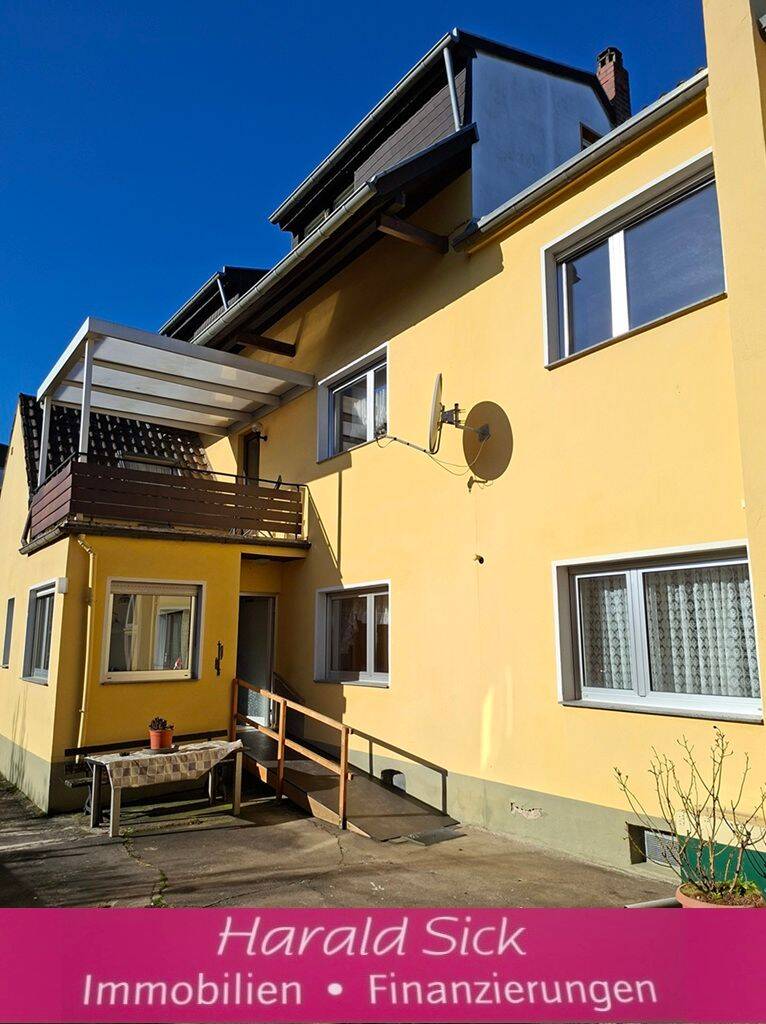 Thumbnail-7-ZIMMERHAUS MIT 3 BÄDERN, 2 GARAGEN UND GROSSEM GARTEN. AUCH ALS MEHRGENERATIONENHAUS NUTZBAR.