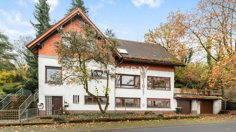 Thumbnail-Großzügiges Mehrfamilienhaus mit drei Wohneinheiten in ruhiger Lage von Schotten