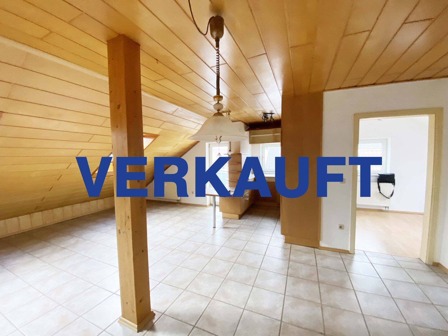 Thumbnail-VERKAUFT Charmante 3-Zimmer-Dachgeschosswohnung mit zwei Balkonen und Gartenblick in Orsingen-Nenzingen