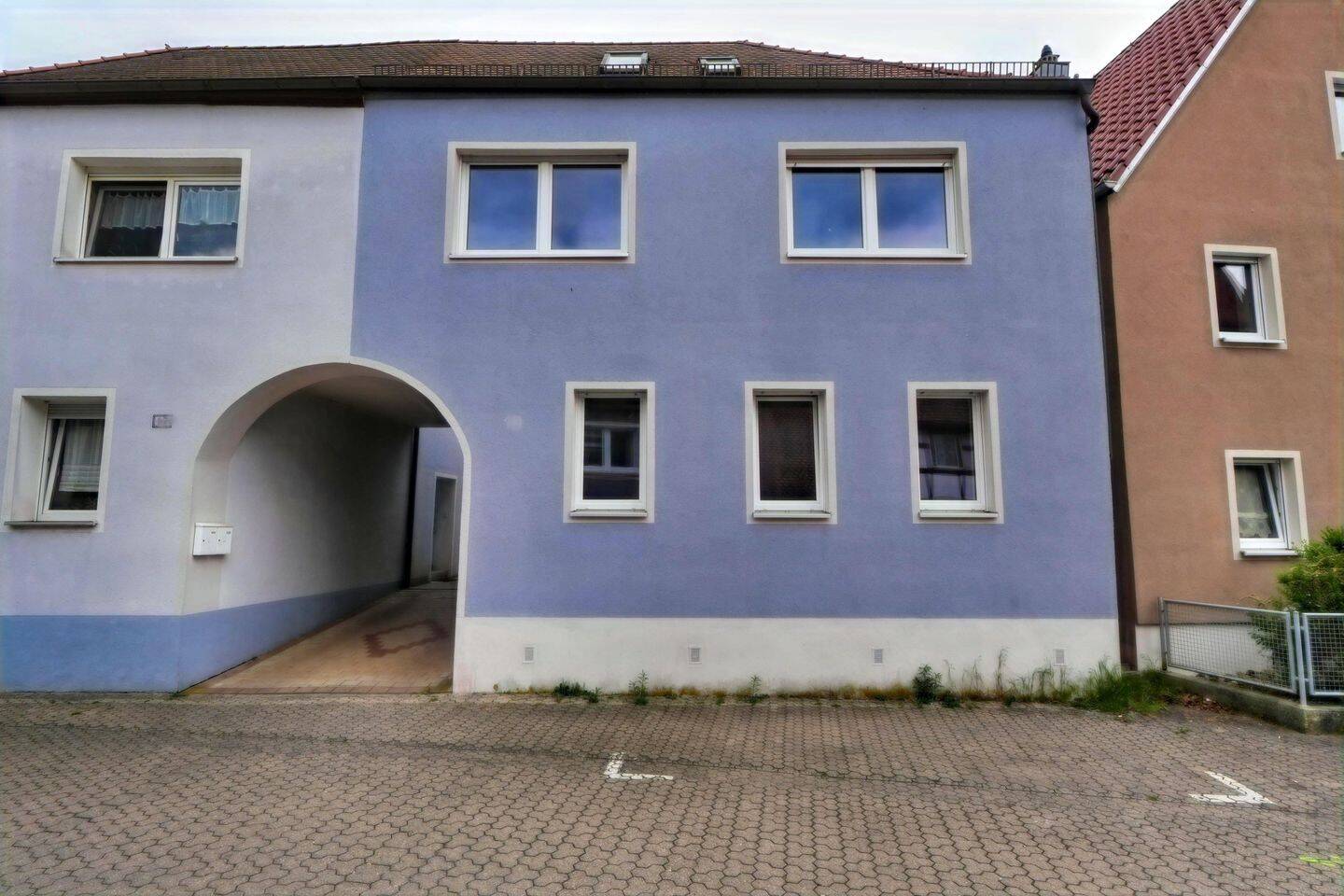 Thumbnail-Großzügiges Zweifamilienhaus in zentraler Lage - modernisiert & vielseitig nutzbar