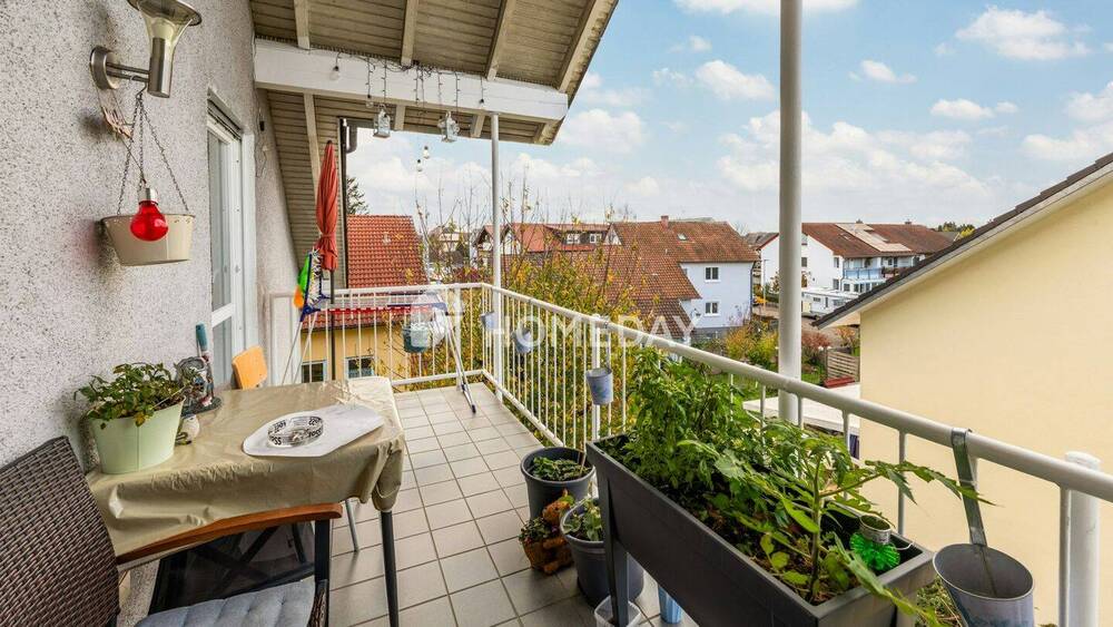 Thumbnail-Gepflegte Dachgeschosswohnung mit Kamin, Balkon und solider Mieteinnahme in Offenburg