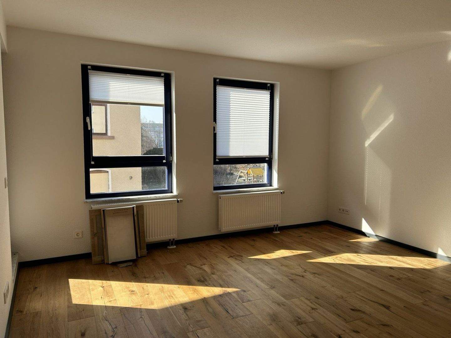 Thumbnail-Schöne Wohnung in Marienthal, beliebte Lage, Laminat, Stellplätze vor dem Haus und EBK