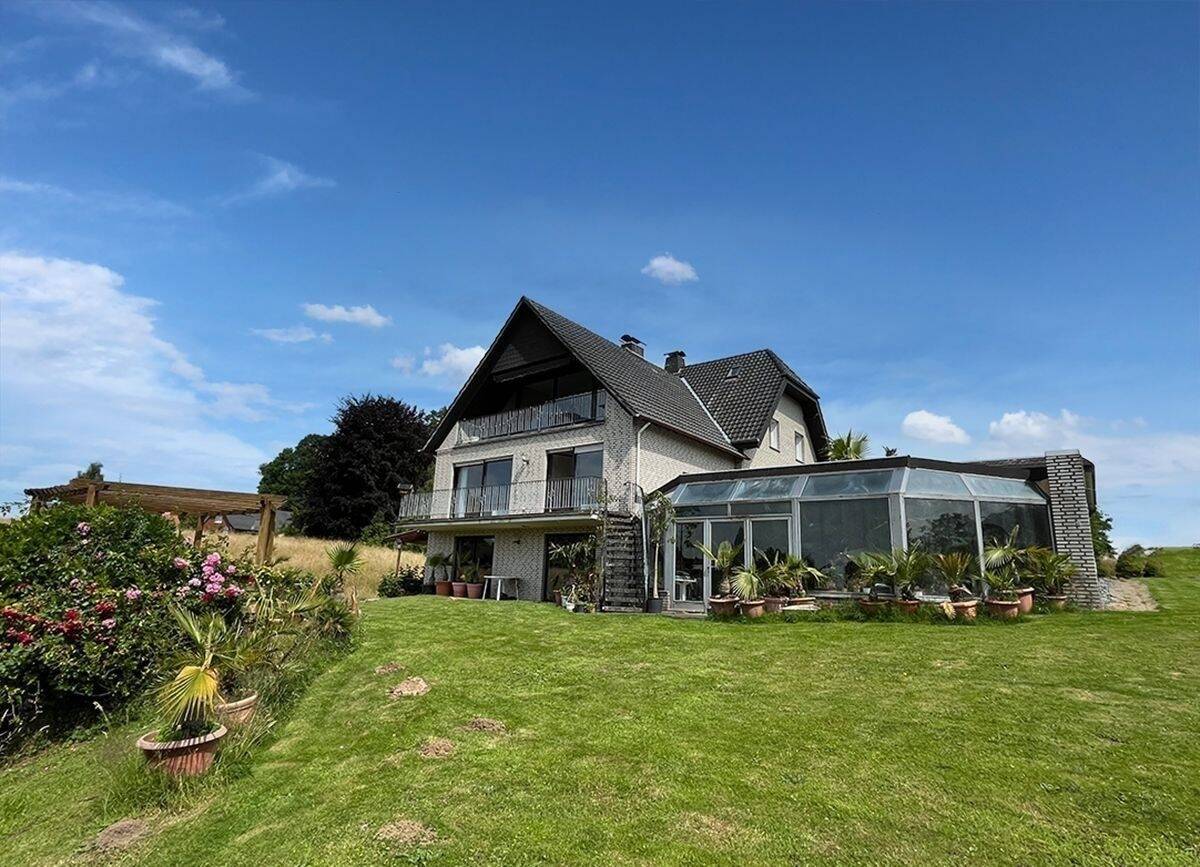 Thumbnail-Charmantes 1-2 Familienhaus 