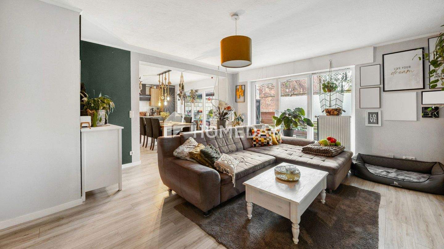 Thumbnail-Lichtdurchflutetes EG mit offener Küche, überdachter Terrasse und klarer Raumaufteilung