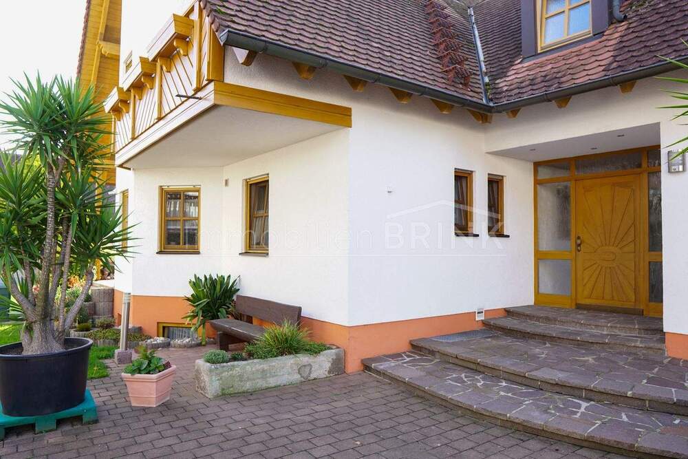 Thumbnail-Gemütliche, helle 2-Zimmer Souterrain-Wohnung mit Einbauküche, Abstellraum, Garage