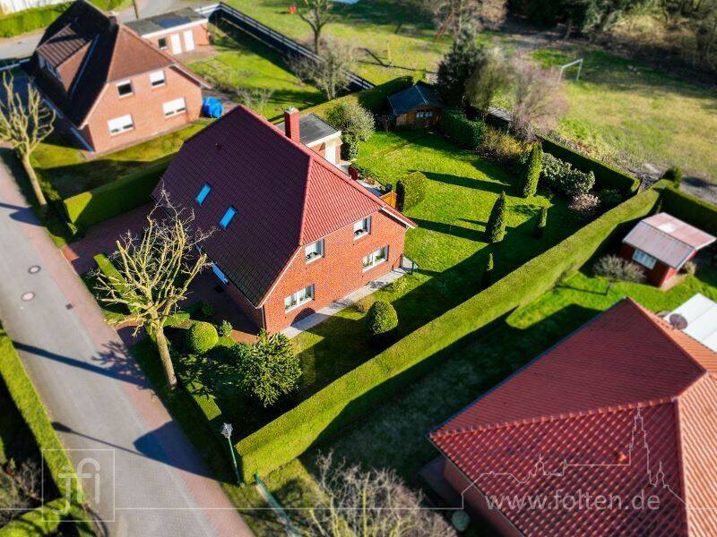 Thumbnail-Sehr gepflegtes Einfamilienhaus in ruhiger Siedlungslage, inklusive Garage und neuwertigem Kaminofen