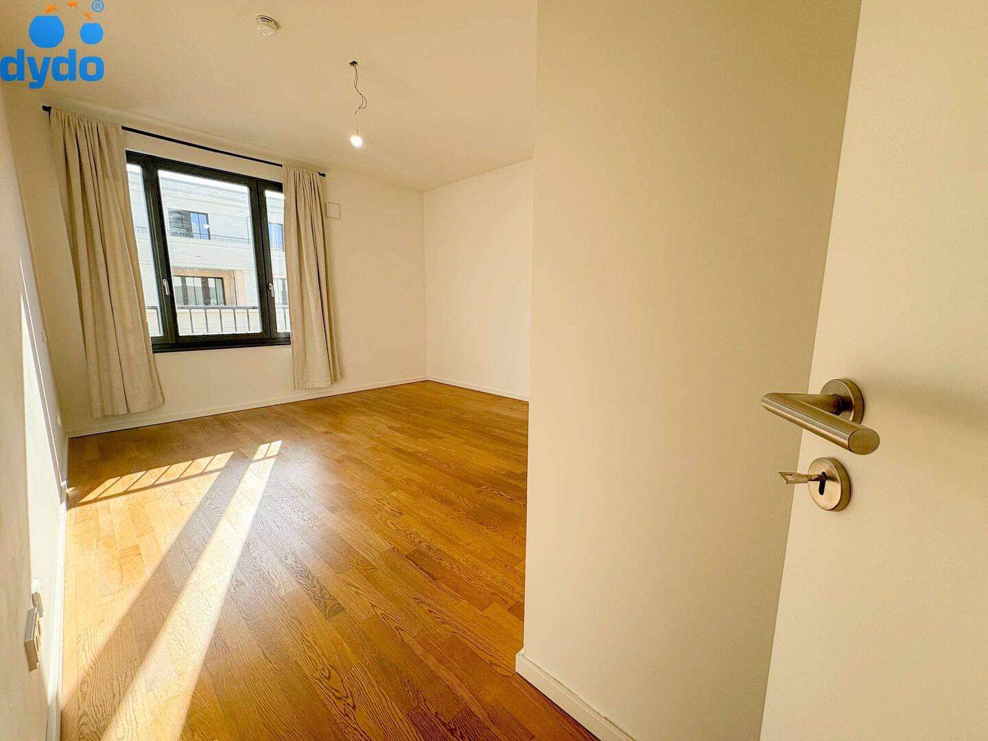 Master-Bedroom (2)