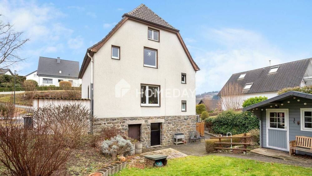 Thumbnail-Zweifamilienhaus mit sonnigem Garten auf ca. 940 m² Grundstück