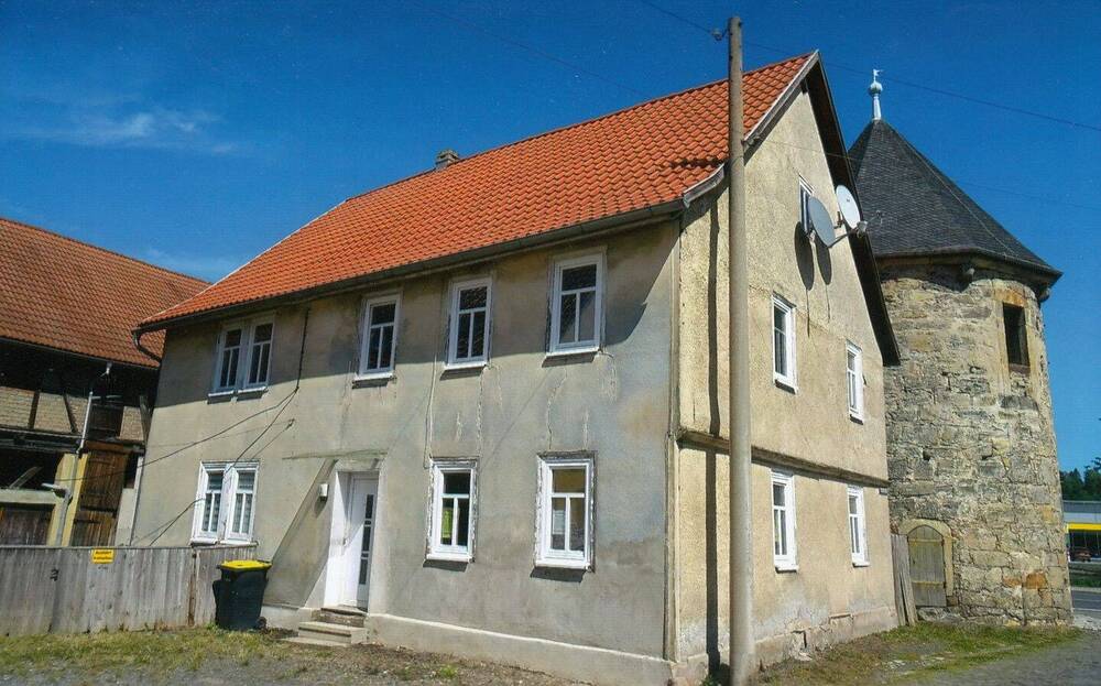 Thumbnail-Wohnhaus mit Wirtschaftsgebäude an historischer Stadtmauer in Themar