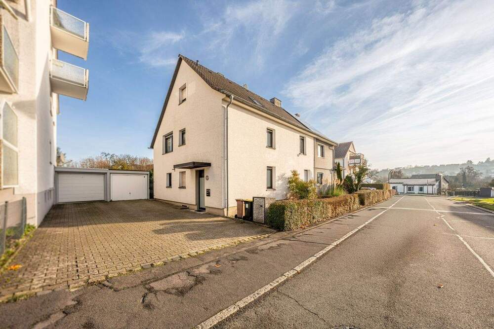 Thumbnail-Raum, Substanz & Mieteinnahmen - Doppelhaushälfte mit Perspektive