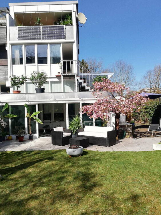 Thumbnail-FFB: Split-Level REH im 245 qm mit 5 Schlafzimmern, 2x Dachterrassen, Wintergarten und Sauna