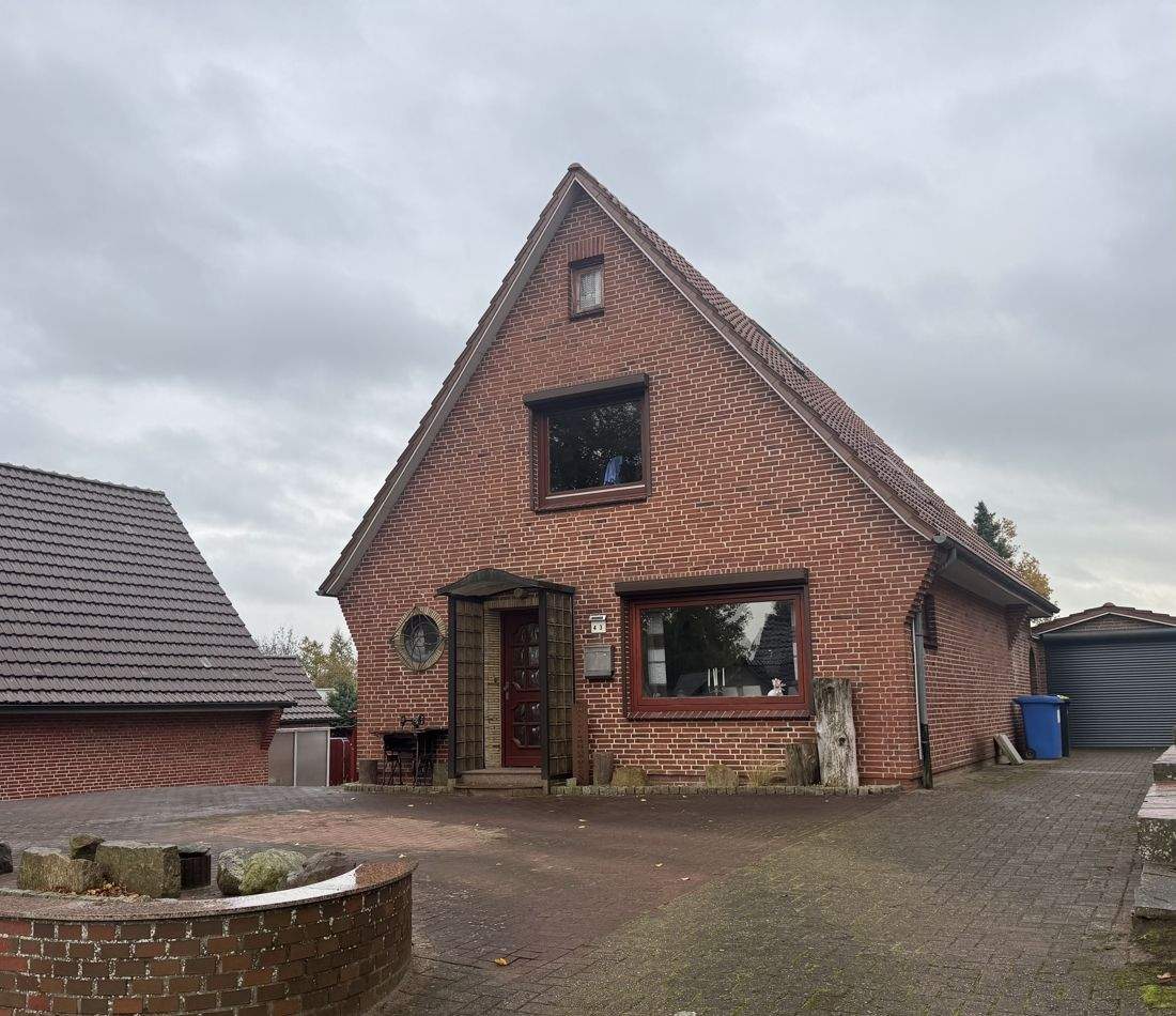 Thumbnail-Charmantes Einfamilienhaus in Burg mit großzügigem Grundstück und modernisierter Ausstattung