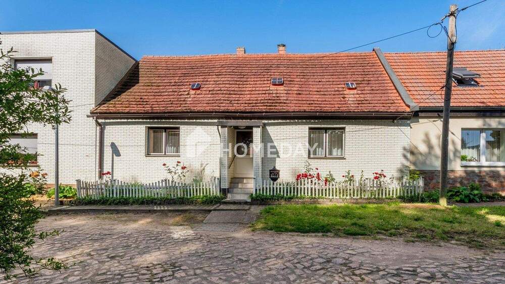 Thumbnail-Handwerker aufgepasst: Reihenmittelhaus mit Hof und Nebengebäuden in Beidersee