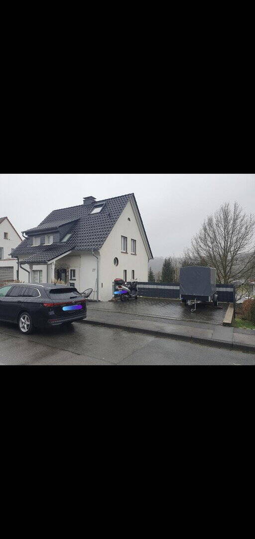 Thumbnail-Freistehendes Einfamilienhaus mit Einliegerwohnung