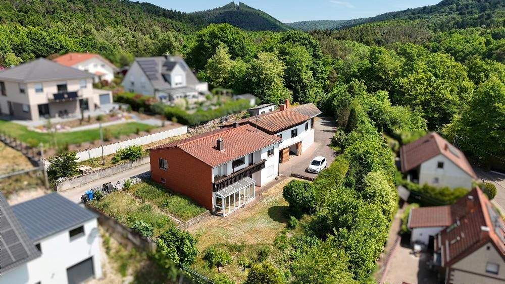 Thumbnail-+++Zwei Einfamilienhäuser mit Südausrichtung, Wintergärten, Südbalkon, 3 Garagen, auf einem ruhigen Grundstück mit Panoramablick in den Pfälzer Wald++