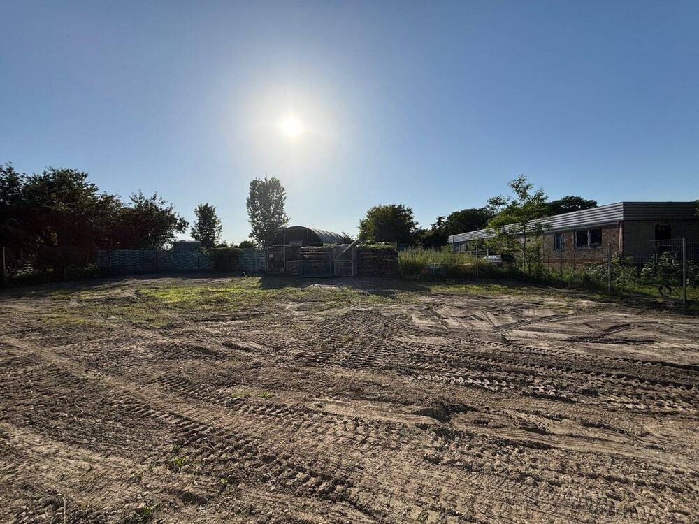 Thumbnail-Baugrundstück in Bernau-Schmetzdorf über 570m². baufertig mit Zaun