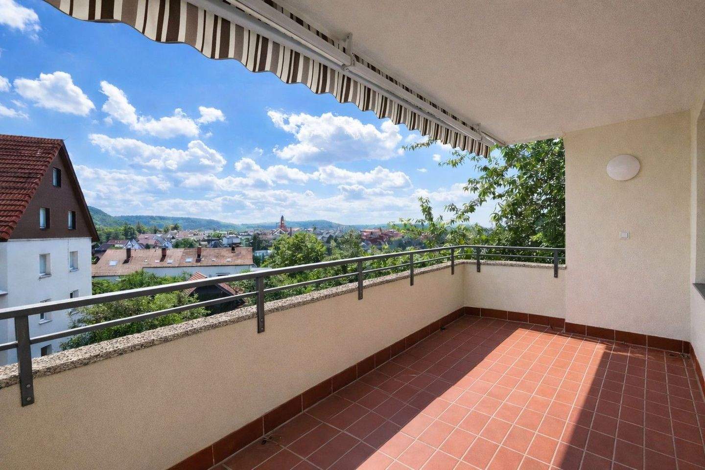 Thumbnail-Stilvolles Wohnen in Winnenden Sonnenverwöhnte 4-Zimmer-Wohnung mit herrlichem Ausblick