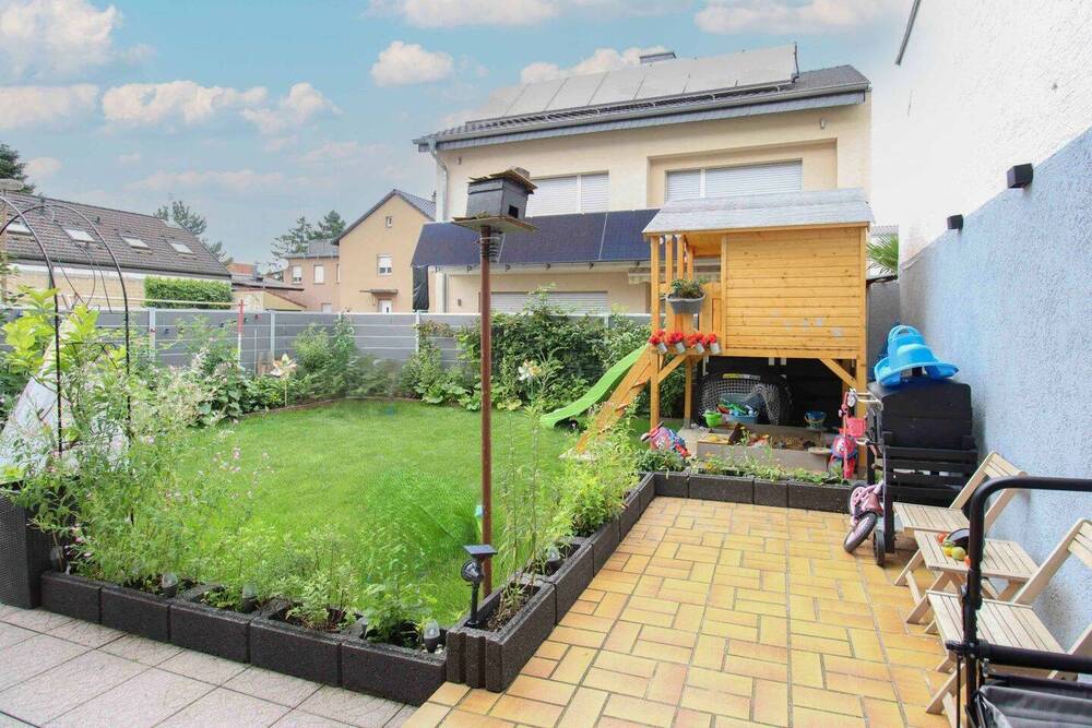 Thumbnail-Großes Potenzial trifft solide Basis - teilmodernisiertes Zweifamilienhaus in Hockenheim