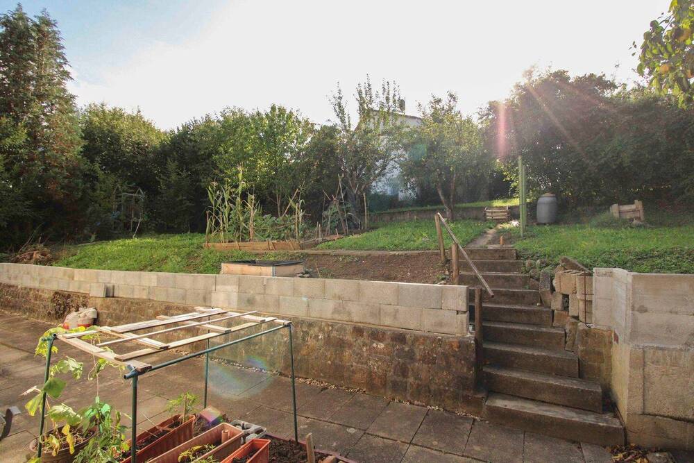 Thumbnail-MFH mit 4 Einheiten und Top-Potenzial in Sackgassenlage