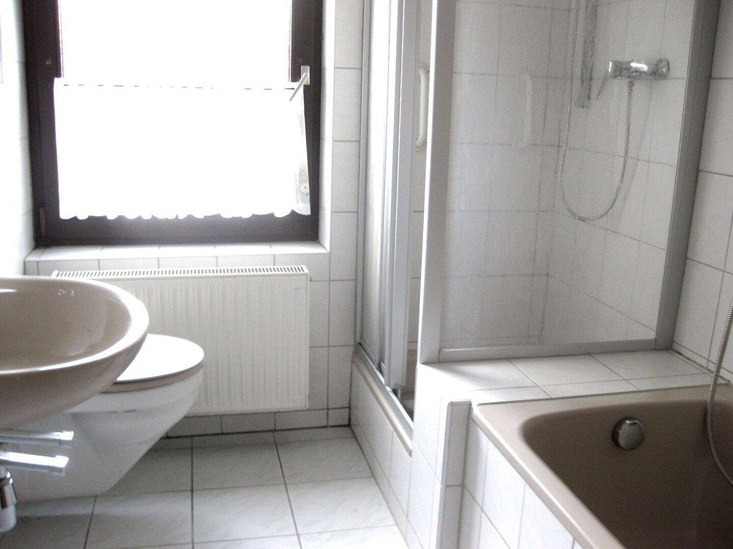 Thumbnail-Gepfl.- 3- Zi.- Erdgesch.-Wohnung m. Einbauküche im Northeimer 0rtsteil B ü h l e