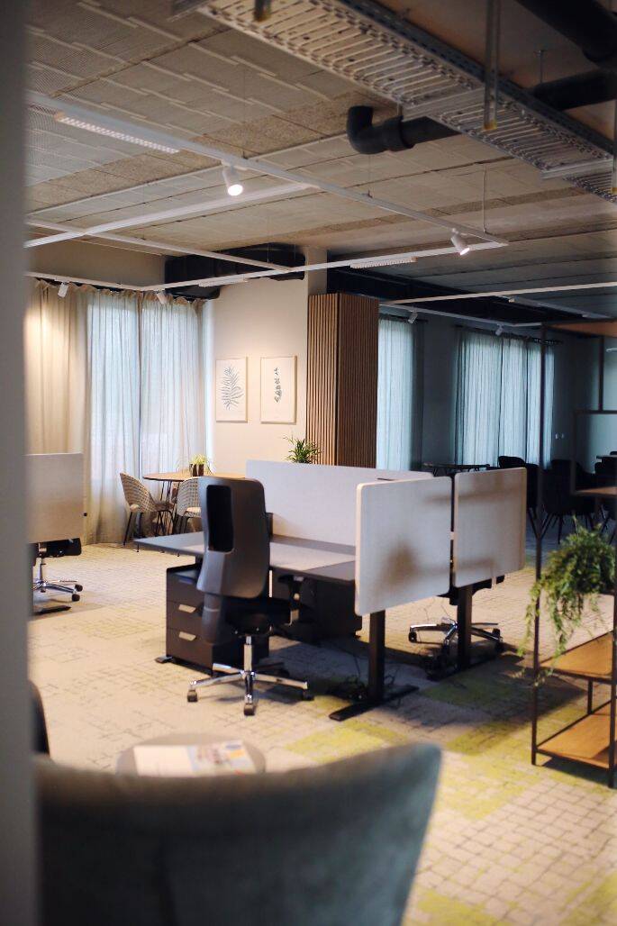 Thumbnail-Fix Desk im Caputh: Moderner Arbeitsplatz am See