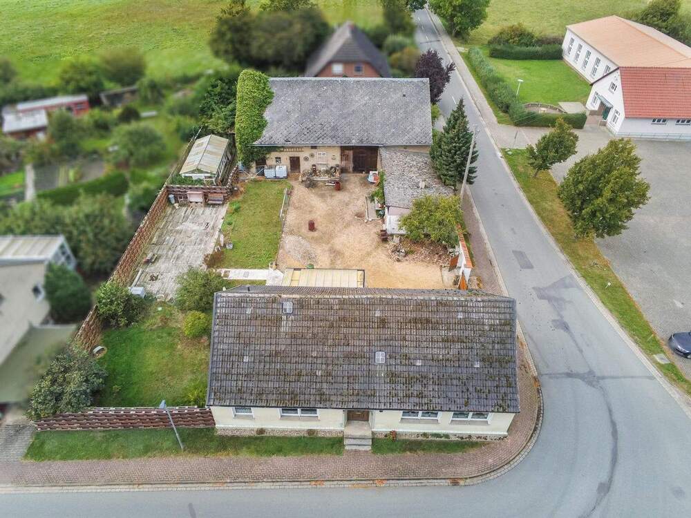 Thumbnail-Charmantes Einfamilienhaus mit großzügigem Grundstück und rustikaler Scheune