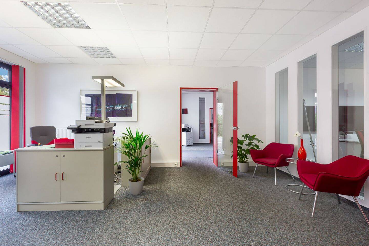 Thumbnail-Großzügige Gewerbefläche mit vielseitigen Nutzungsmöglichkeiten - Ensemble aus drei Einheiten