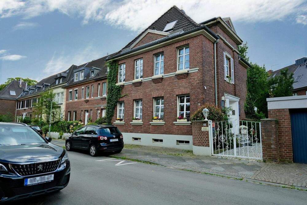 Thumbnail-Investition mit Zukunft - Zweifamilienhaus mit bestehendem Wohnrecht - NUR im Erdgeschoss!