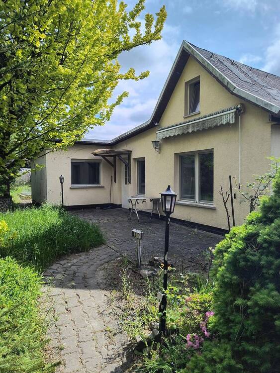 Thumbnail-Gepflegter Garten mit Laube in Leipzig-Stötteritz