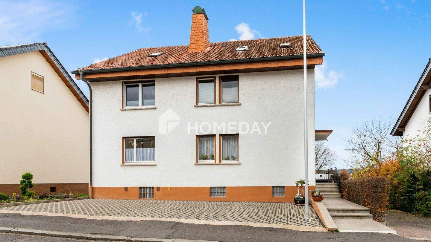 Thumbnail-Mehrfamilienhaus mit 3 Wohneinheiten, Terrasse, Wintergarten und Garten in attraktiver Lage