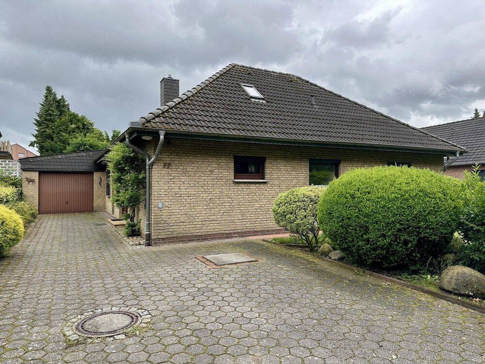 Thumbnail-Einfamilienhaus mit großem Garten, Garage - Einliegerwohnung im Dachgeschoss