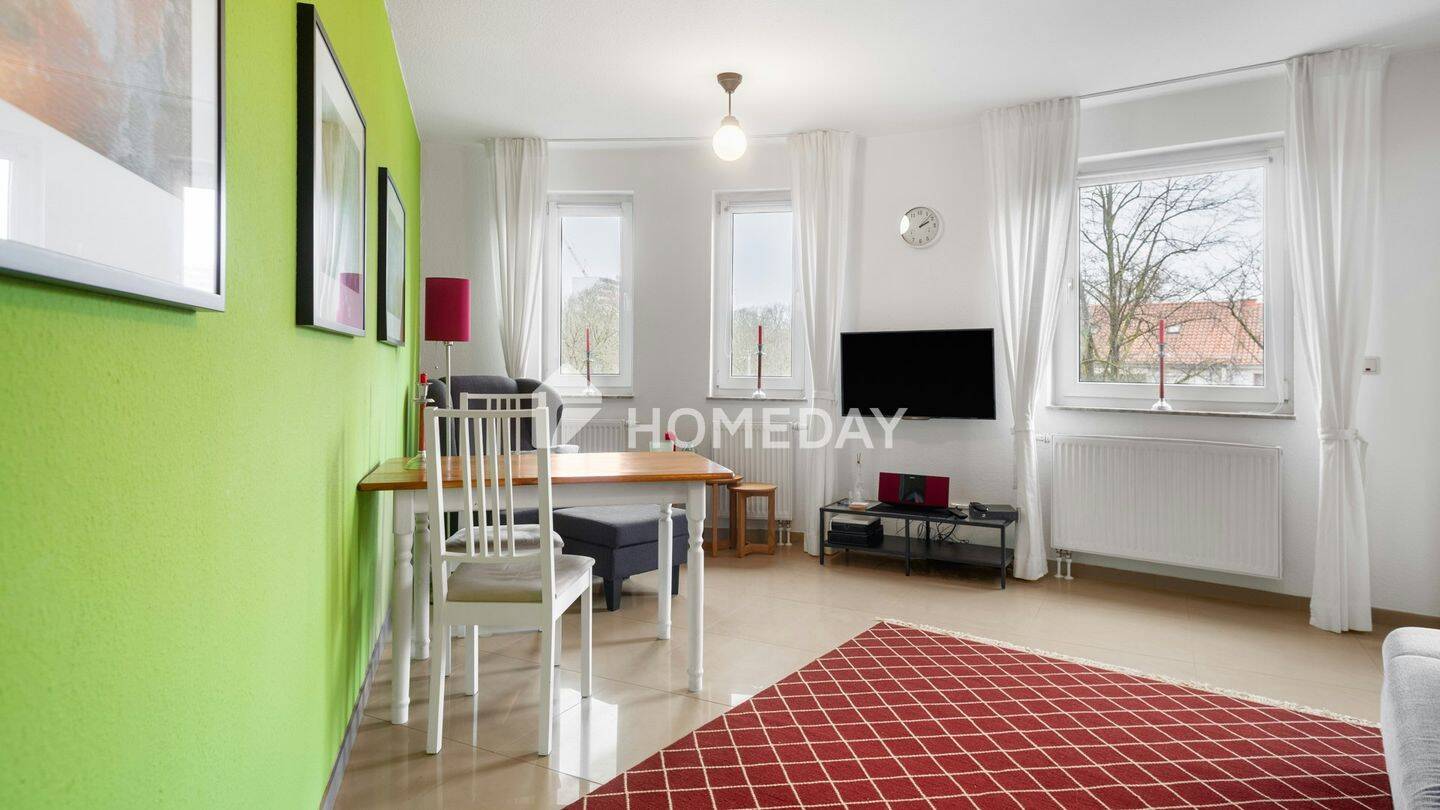 Thumbnail-Lichtdurchflutete 2-Zimmer-Wohnung mit charaktervollem Wohnbereich und Loggia