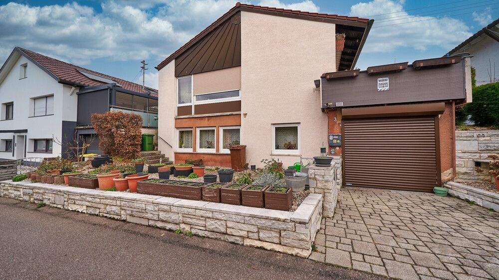 Thumbnail-Ansprechendes Einfamilienhaus mit Garten und eigener Garage, in bester Lage von Neckarweihingen!