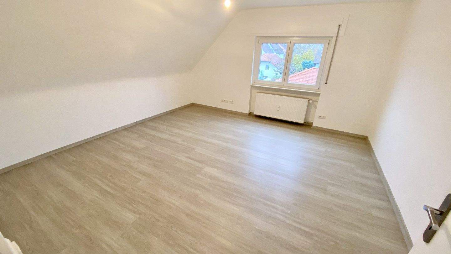 Thumbnail-Schicke, komplett sanierte 3 ZW in gepflegtem 4 FH !