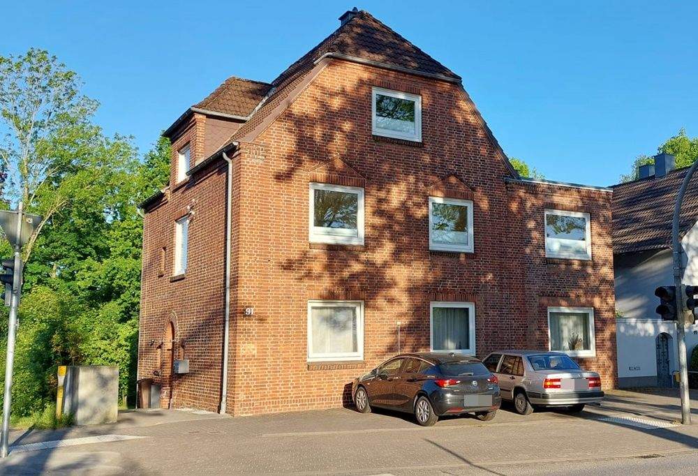 Thumbnail-Umfangreich modernisiertes Mehrfamilienhaus in Itzehoe zu verkaufen