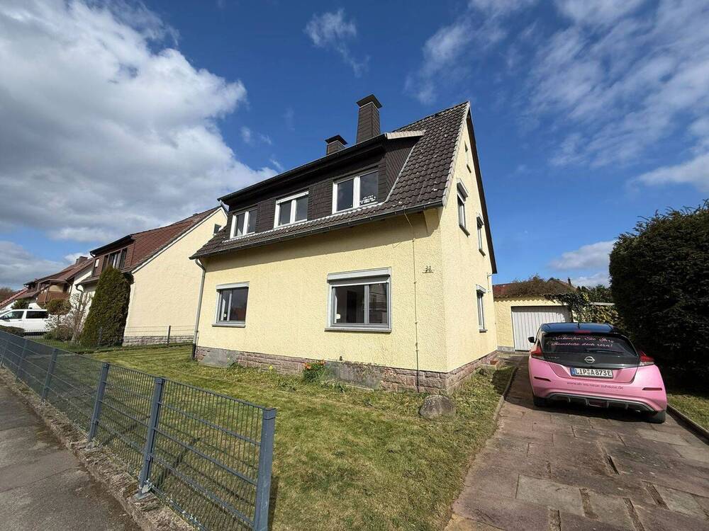 Thumbnail-Großzügiges Einfamilienhaus mit Garten und Garage in gepflegter Siedlung