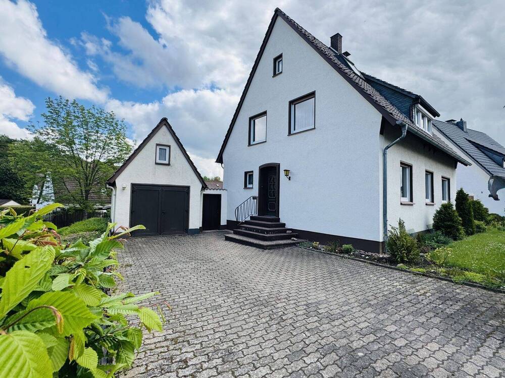 Thumbnail-Charmantes Ein- oder Zweifamilienhaus mit vielseitigen Nutzungsmöglichkeiten und großzügigem Garten in Knetterheide!