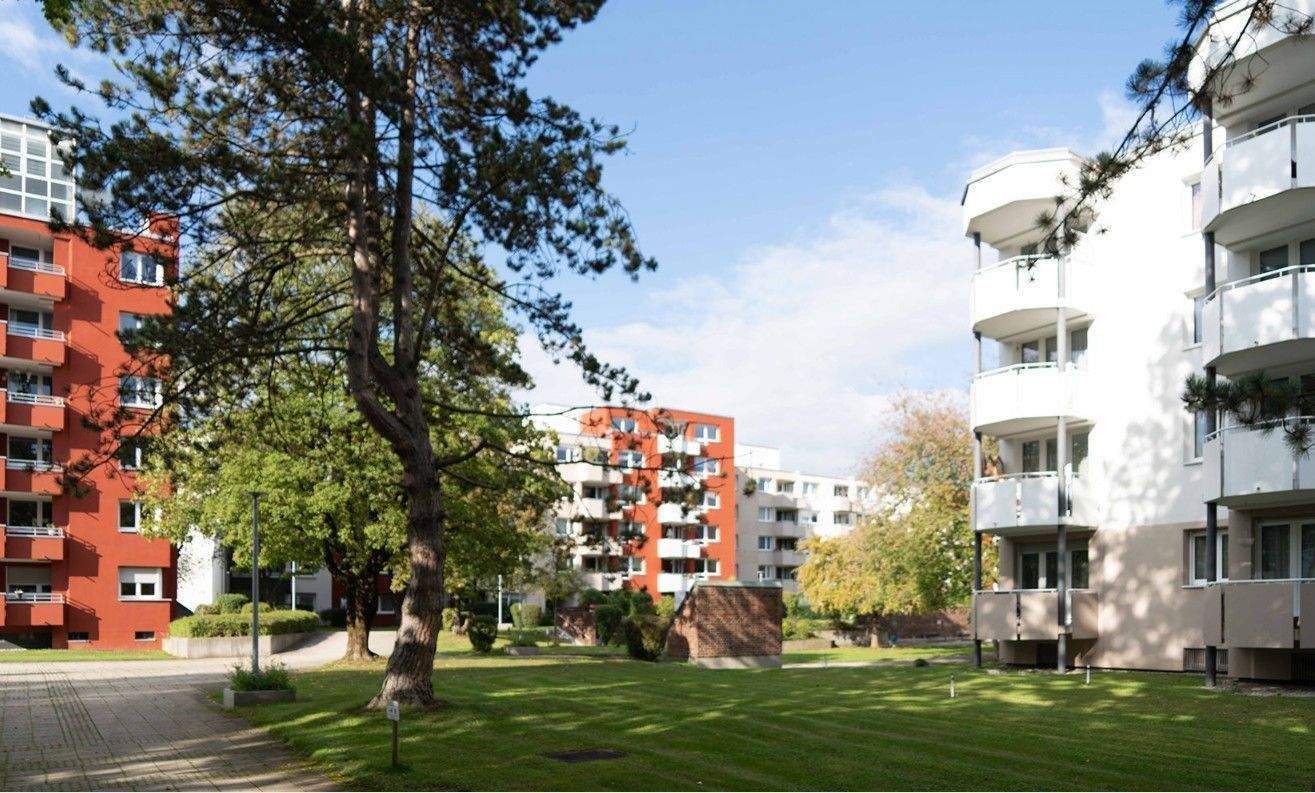 Thumbnail-Tolle 3 Zimmer ETW 80,73 m² Wfl. mit TG-Stellplatz und Aufzug und Loggia in Ottobrunn