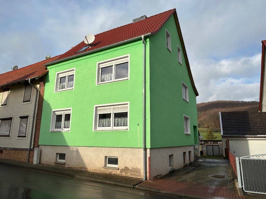 Thumbnail-Einfamilienhaus mit Nebengebäuden