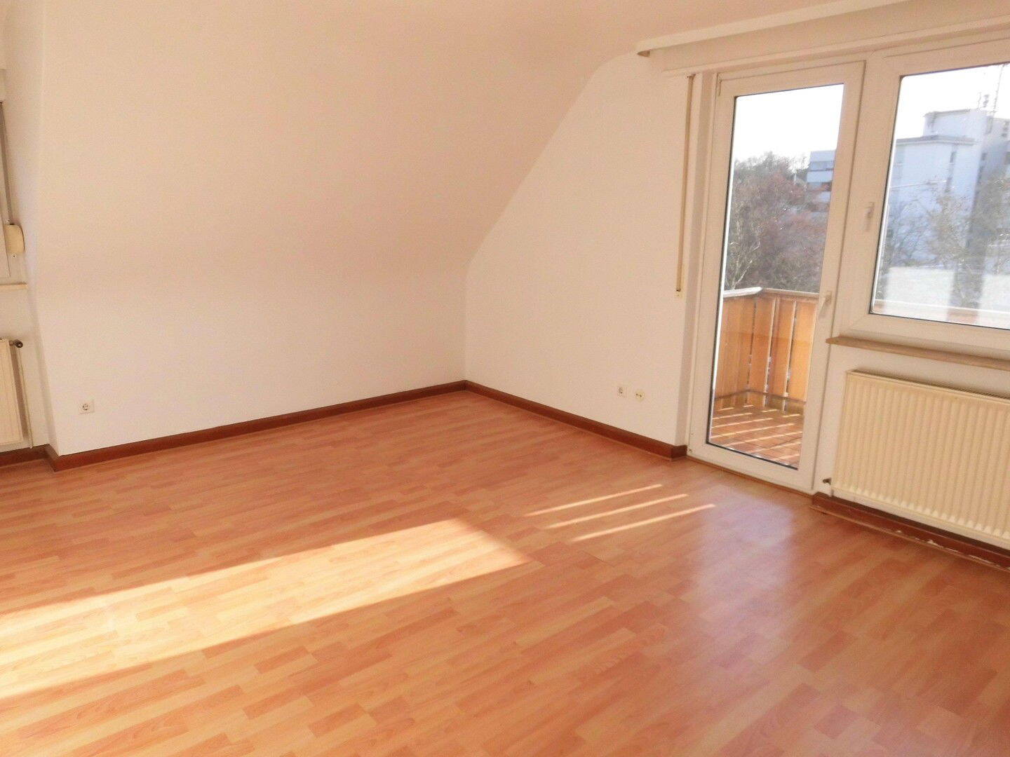 Thumbnail-Schöne 3 Zimmer Wohnung mit Küche und Balkon und Aussicht
