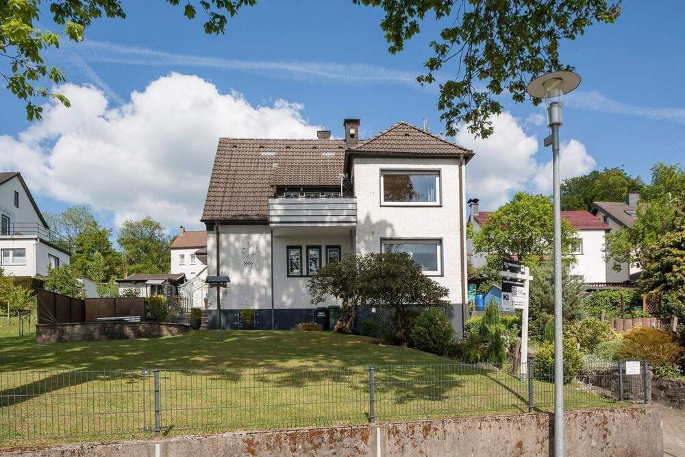 Thumbnail-Wandlungsfähiges Zweifamilienhaus mit 1 Garage in Lüdenscheid - Heerwiese