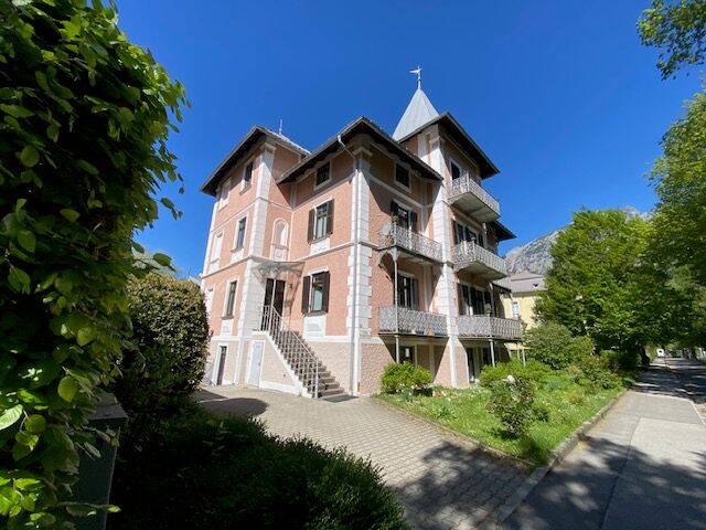 Thumbnail-Historischer Charme trifft Kurpark-Idylle: Stilvolle 2-Zimmer-Wohnung am Rupertuspark.