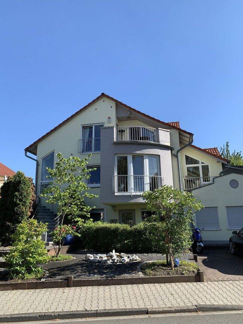 Thumbnail-Großzügiges Haus mit 2 ZKB Einliegerwohnung