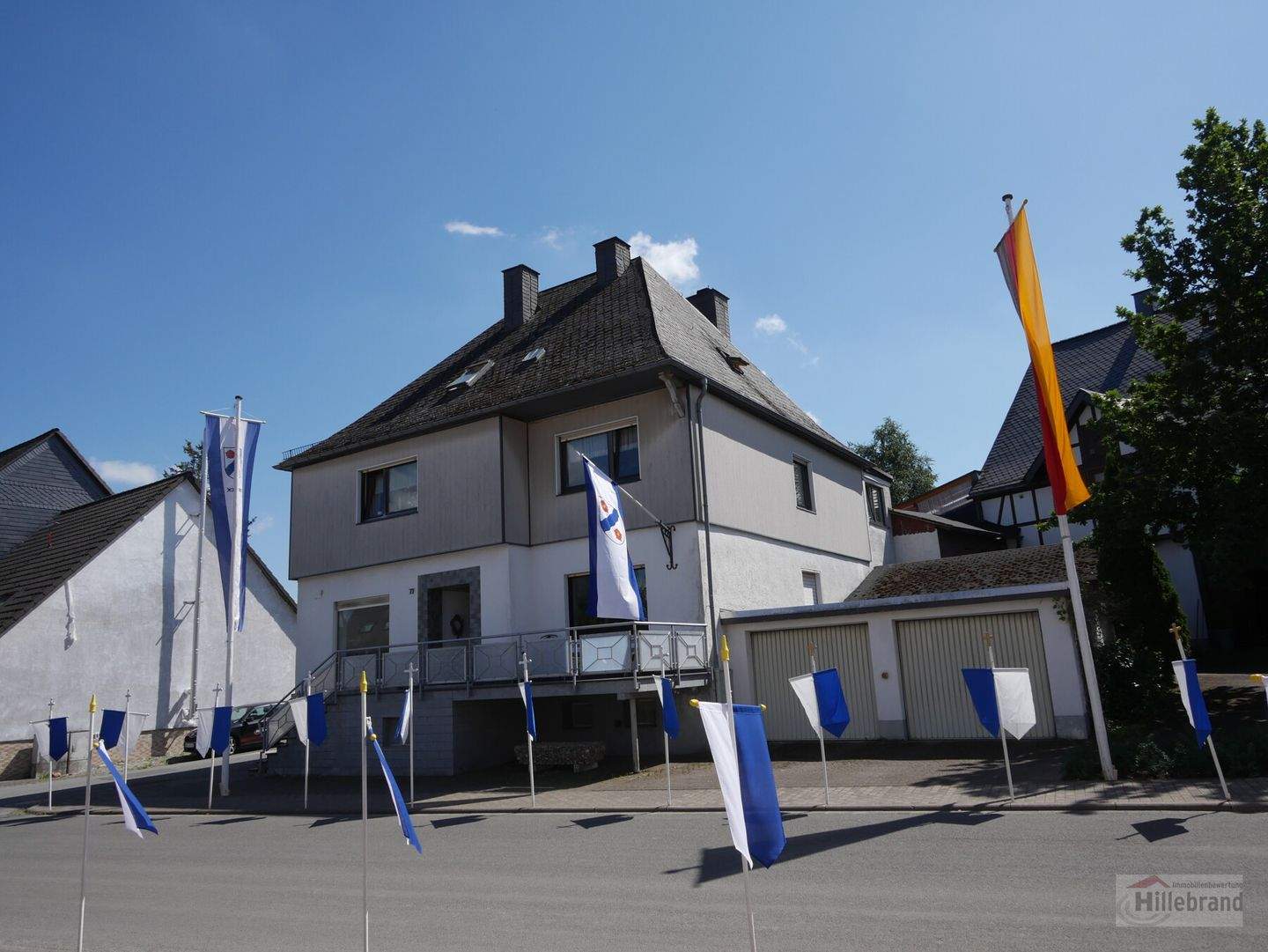 Vorder- und Seitenansicht rechts